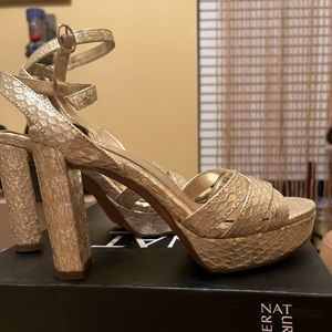 Naturalizer Gold “Mallory” Platform Pump Size 5-6